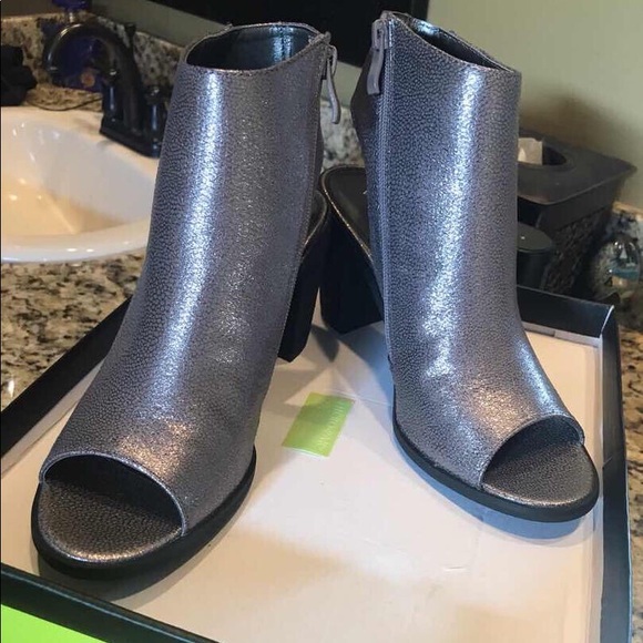 Shoes - Picture 3 of 5